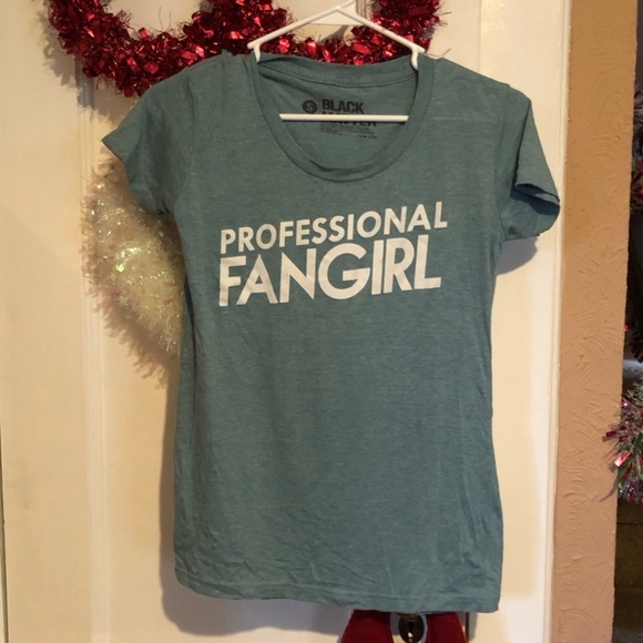 💚Professional Fangirl Graphic Tee - Picture 1 of 4